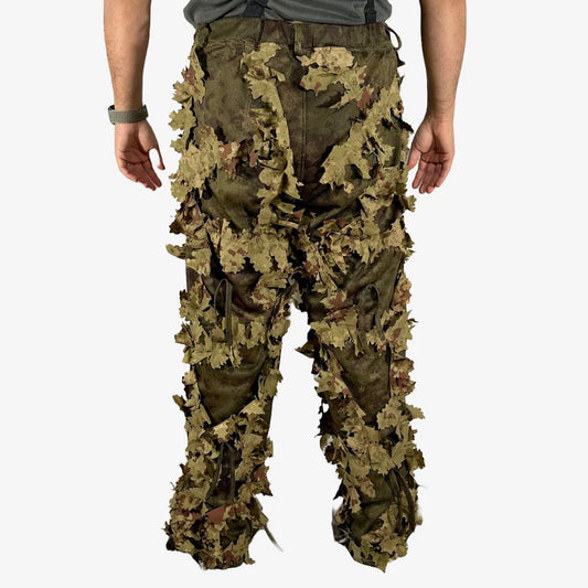 KMCS Ghillie Suit Oakland, featuring green and brown camouflage elements with a leaf-style texture for outdoor concealment.